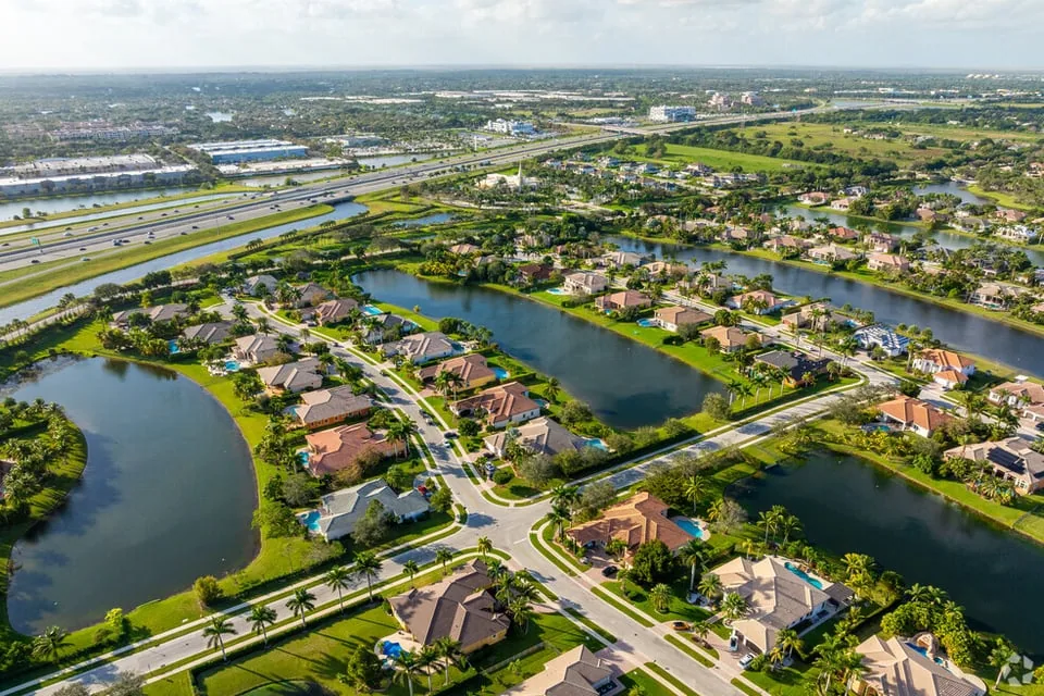 Commercial roofing in Downtown Davie, FL