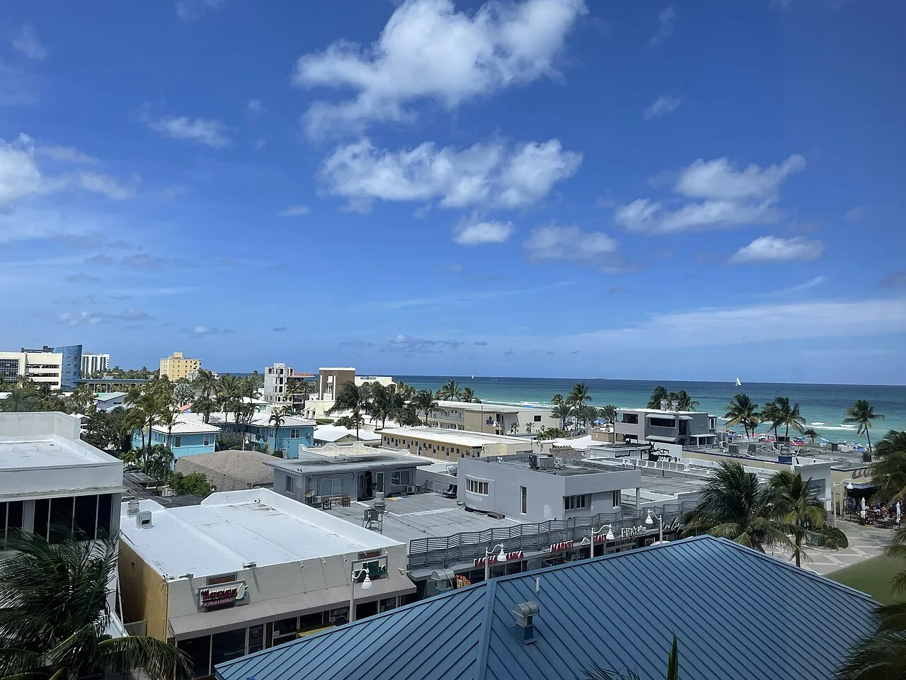 Commercial roofing in Hollywood, FL